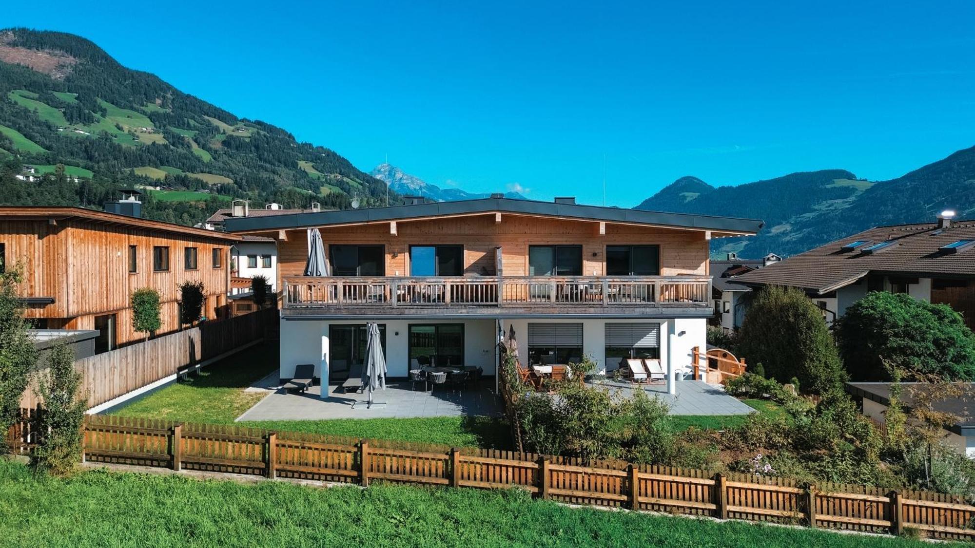 Zillerheart - Balcony Und Car Park By Alpenluxus Appartements Fügen Exteriör bild